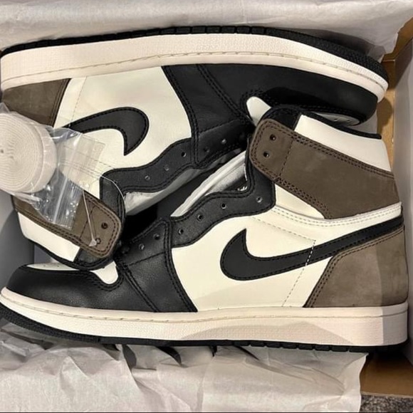 Jordan 1’s mocha